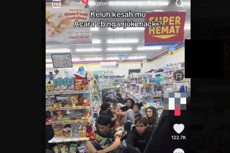 Viral! Sekumpulan Anak CB Numpang Istirahat di Indomaret Nganjuk, Tuai Pro dan Kontra