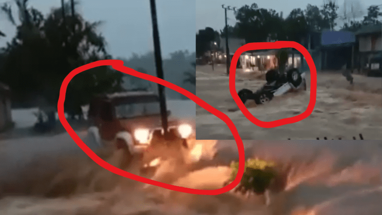 Hujan Deras Dan Banjir! Mobil Nekat Terabas Banjir Berujung Terguling Terbawa Arus Di Kampung Cieurih Sukabumi