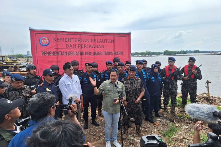 Polemik Pagar Laut Bekasi: Status Legal Berubah, KKP Bertindak Tegas!