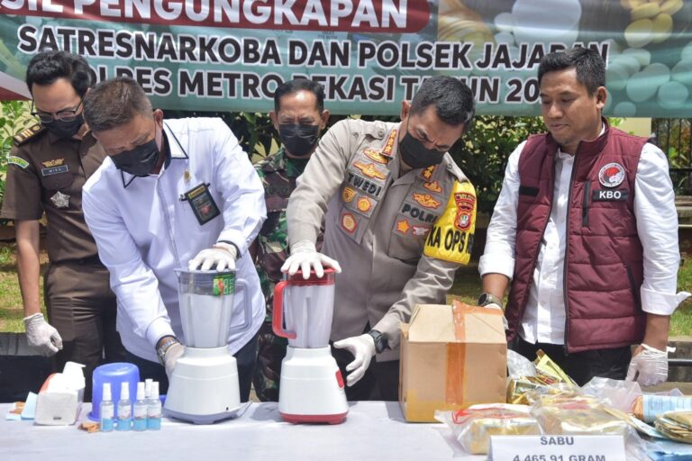 Polres Metro Bekasi Musnahkan 4,4 Kg Sabu dan 6,4 Kg Ganja