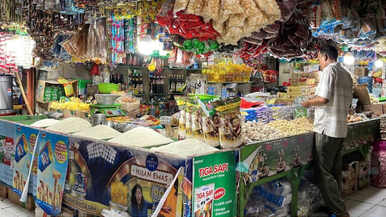 Dampak PPN 12 Persen, Harga Sembako di Pasar Baru Bekasi Diprediksi Naik