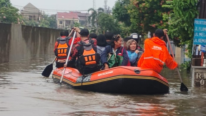 Longsor dan Banjir Landa Tangsel Usai Hujan Deras, 19 Titik Terendam hingga 1,4 Meter
