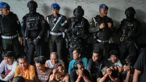 BNN Grebek Kampung Berlan Matraman, Ungkap Transaksi Narkoba Pakai QRIS dan Amankan 25 Pelaku