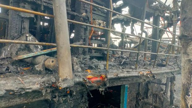 Kapal Sandar di Dermaga Pluit Terbakar Hebat, 9 Unit Damkar Dikerahkan
